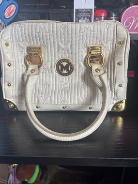 Metrocity limited edition White Quilted Satchel Handbag with Gold Hardware